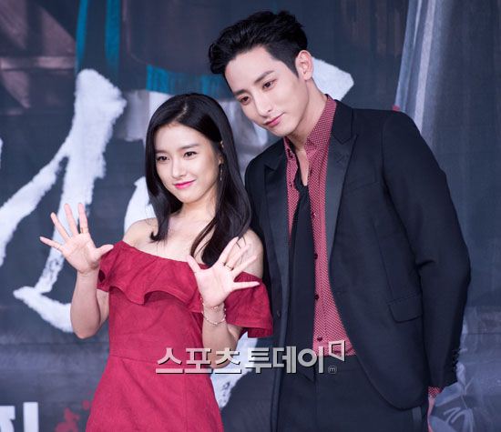 포토]김소은, 이수혁의 어깨에 항상 기대고 싶어~(밤을 걷는 선비)